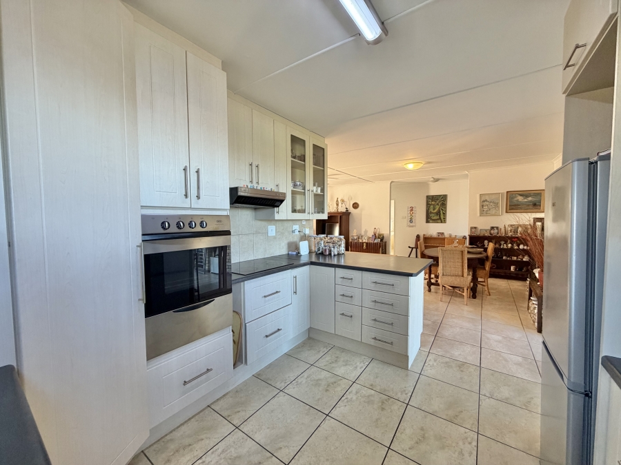 3 Bedroom Property for Sale in Wavecrest Eastern Cape